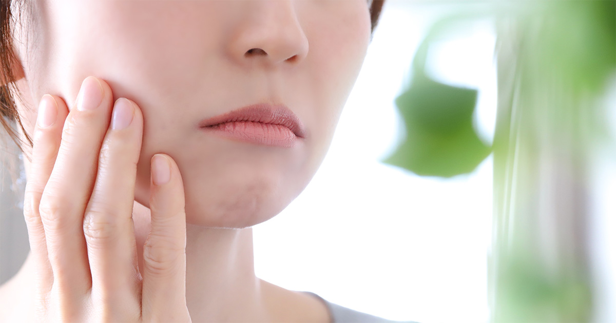 敏感肌に悩む女性