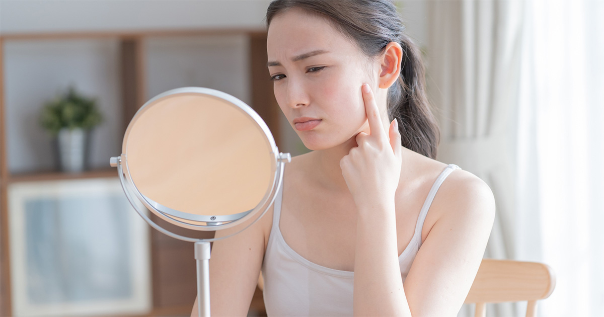 敏感肌に悩む女性