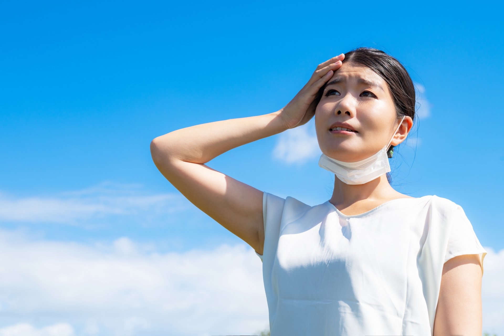 敏感肌でマスクをする女性