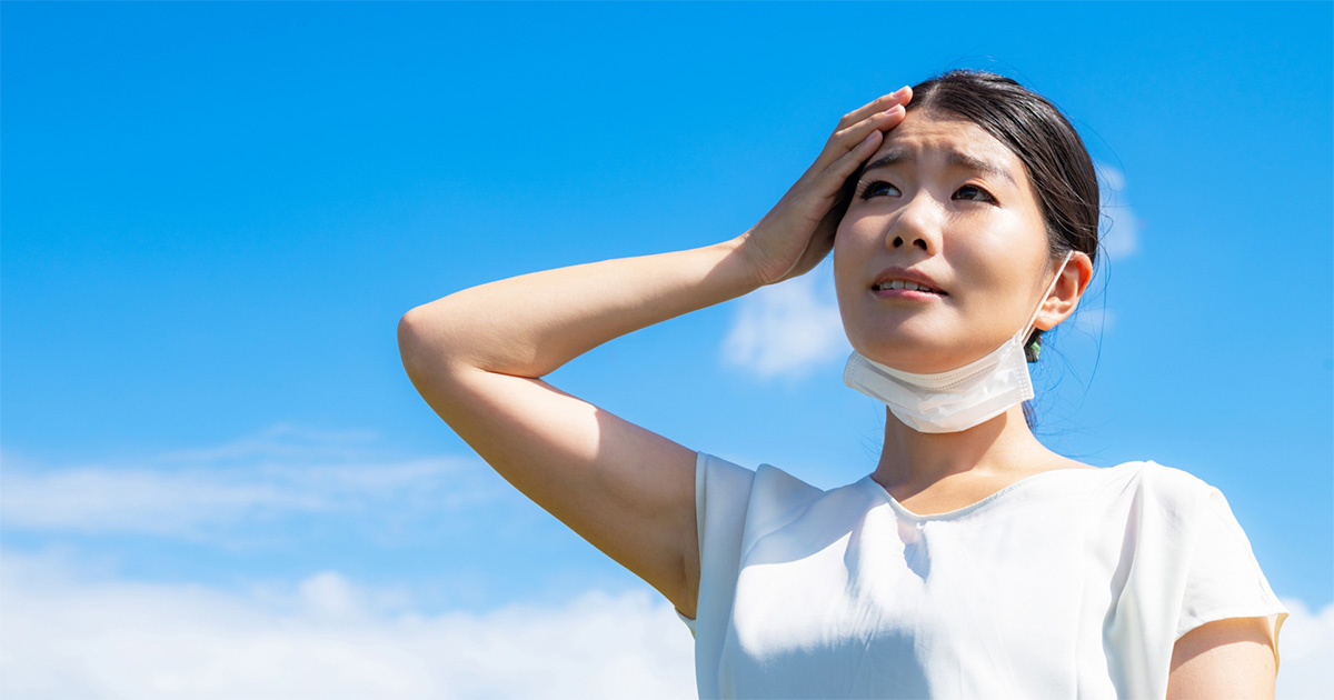 敏感肌でマスクをする女性
